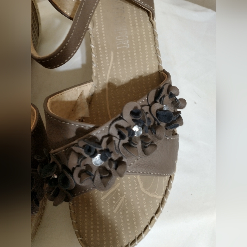 Soft Comfort Brown Floral Sandals